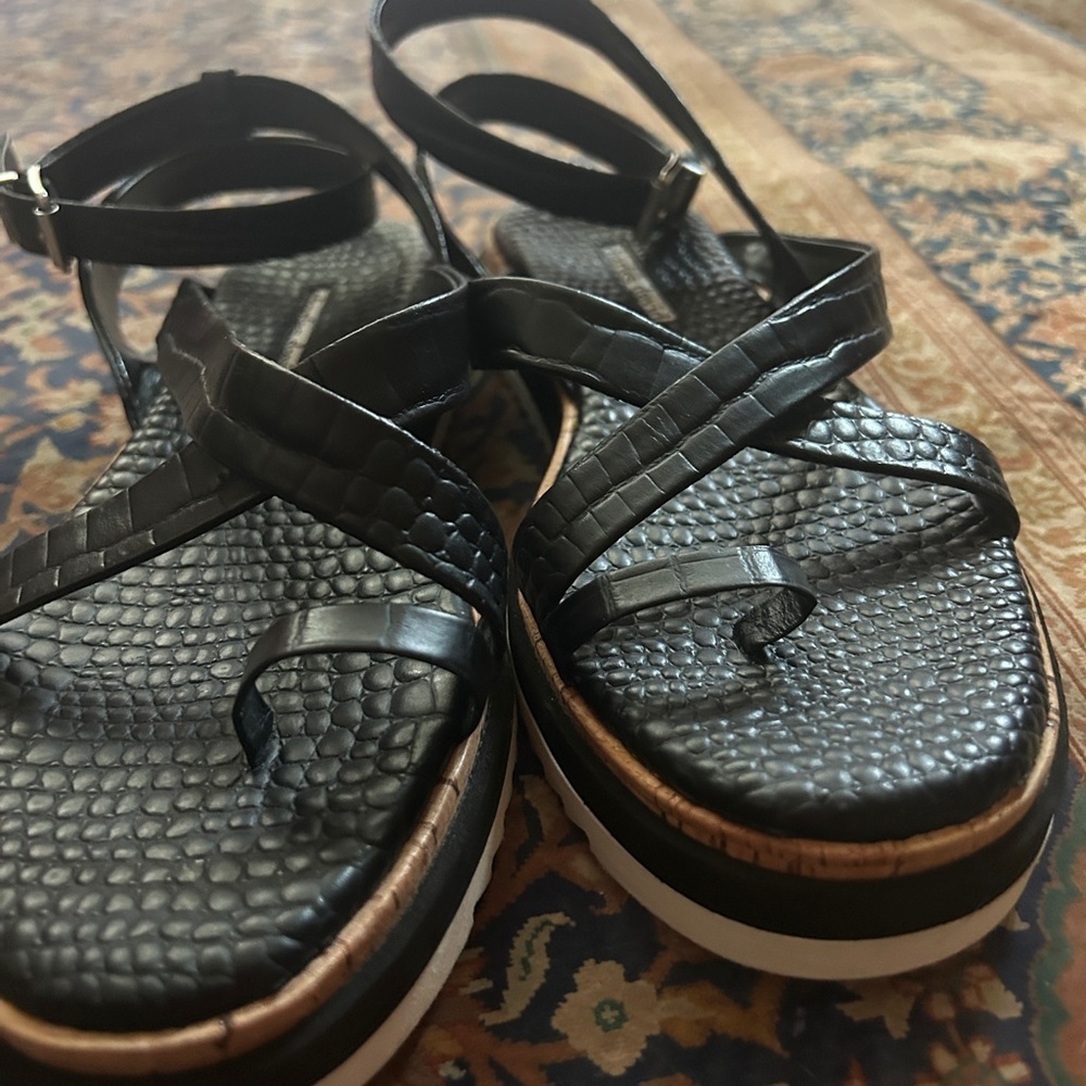 Like new Charles David Women’s Black strap sandal and cork detail Size 9.5/10 - Picture 7 of 10